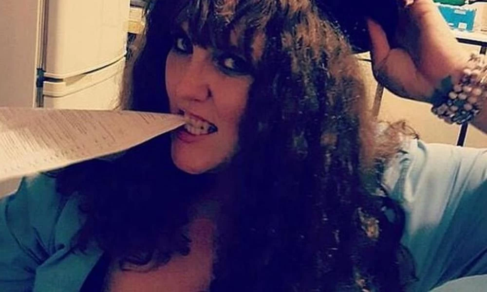 Ιρλανδία: Της φόρεσε χειροπέδες και είχαν ερωτικές περιπτύξεις πάνω στο περιπολικό